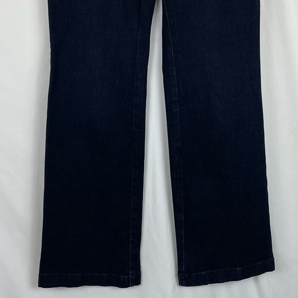 Eddie Bauer Curvy Trouser Cut Dark Blue Wash Mid Rise Jeans NWOT - Picture 3 of 13